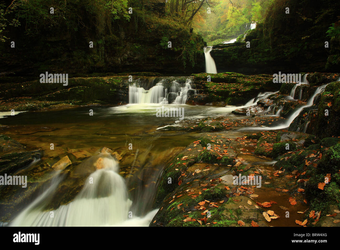 Sgwd Isaf Clun gwyn cascate. Vale di Neath; Galles del Sud; Regno Unito Foto Stock