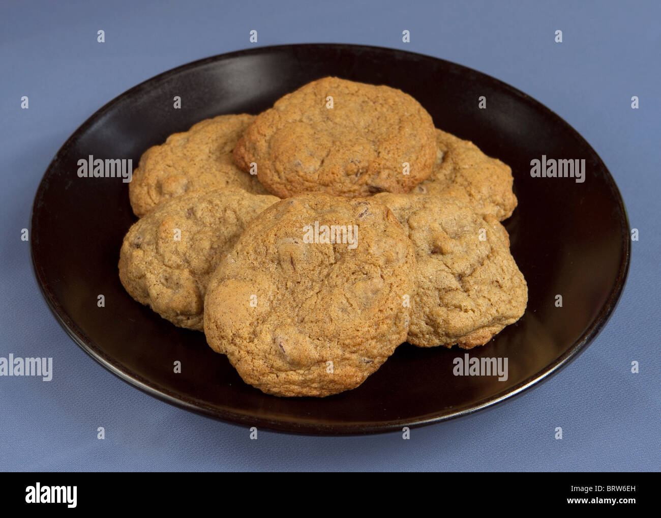 Pila di senza glutine biscotti al cioccolato Foto Stock