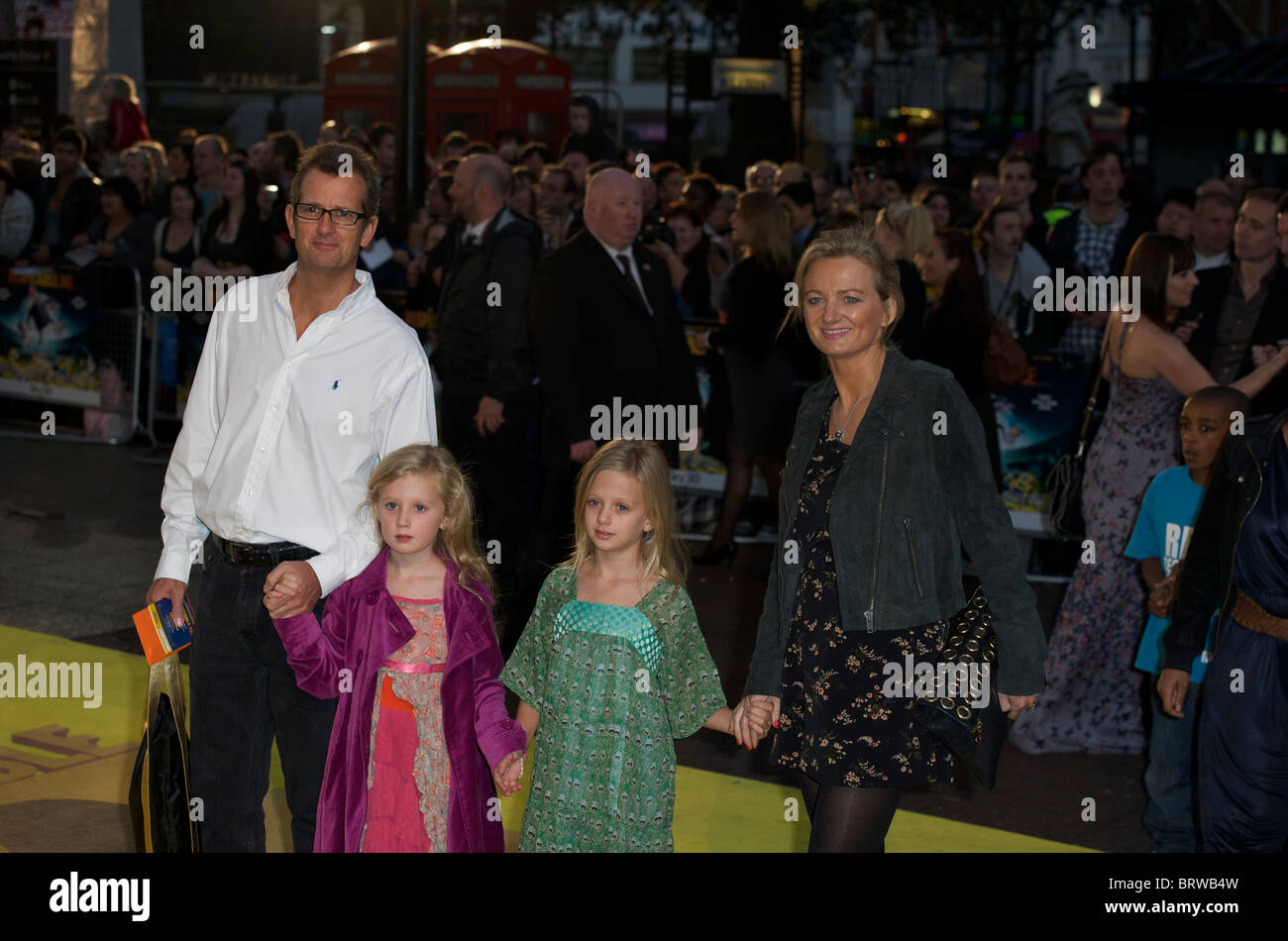 Alice birra e famiglia frequentare la premiere europeo di ' spregevole Me ' presso Empire Leicester Square su Ottobre 11th, 2010 in Lond Foto Stock