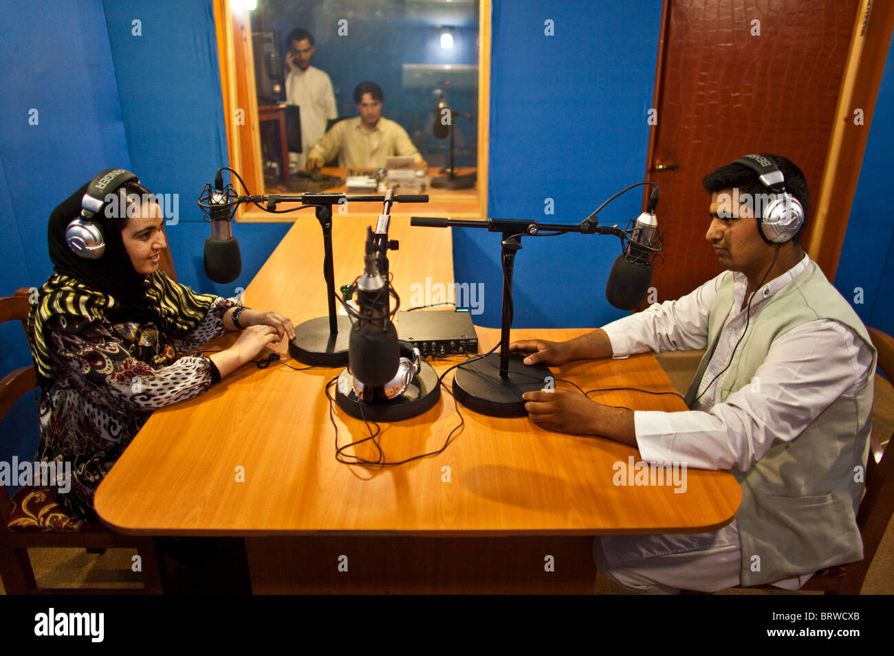 Femmina critico radio in Afghanistan Foto Stock