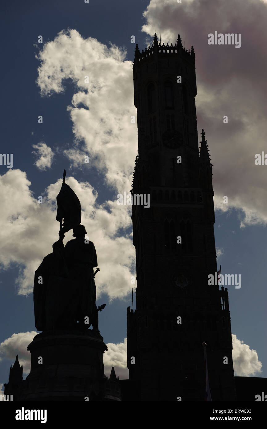 Il campanile, la piazza del mercato di Bruges,Belgio; Foto Stock