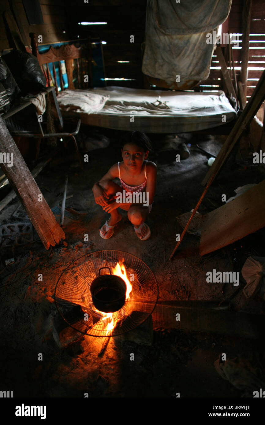 Gli abitanti delle baraccopoli in Colombia Foto Stock