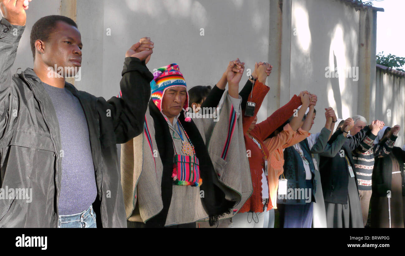 BOLIVIA cerimonia Shamanist da Calixto Quispe eseguita presso la missione di istituto di Cochabamba. fotografia di Sean Sprague Foto Stock