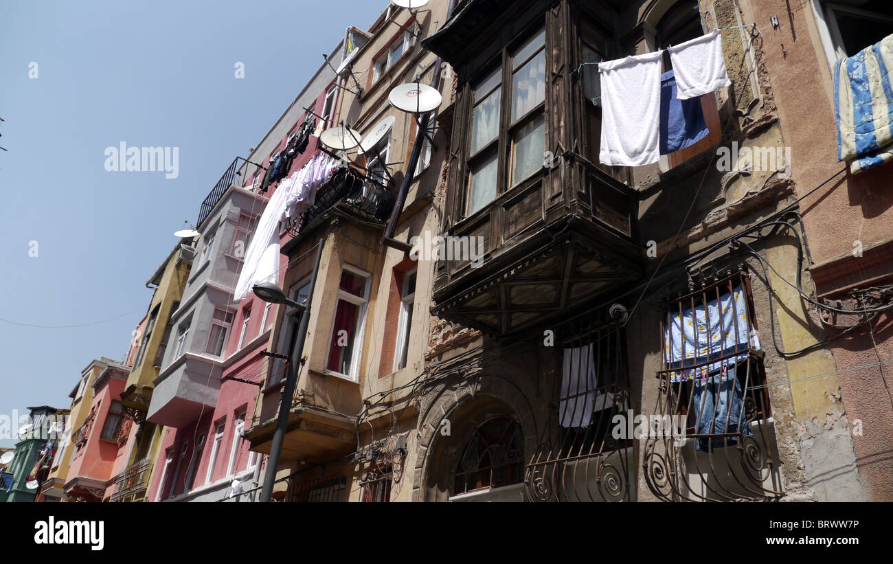 La Turchia Street scene in Kumkapi che ha usato per essere il vecchio quartiere armeno, Istanbul. foto di Sean Sprague Foto Stock