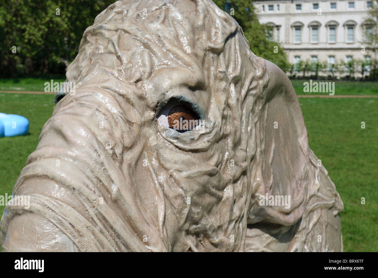 Pit Bingko da Charlotte Kingsnorth & Fred Rigby parte dell'Elephant Parade London 2010 Green Park colorato divertimento mod Foto Stock