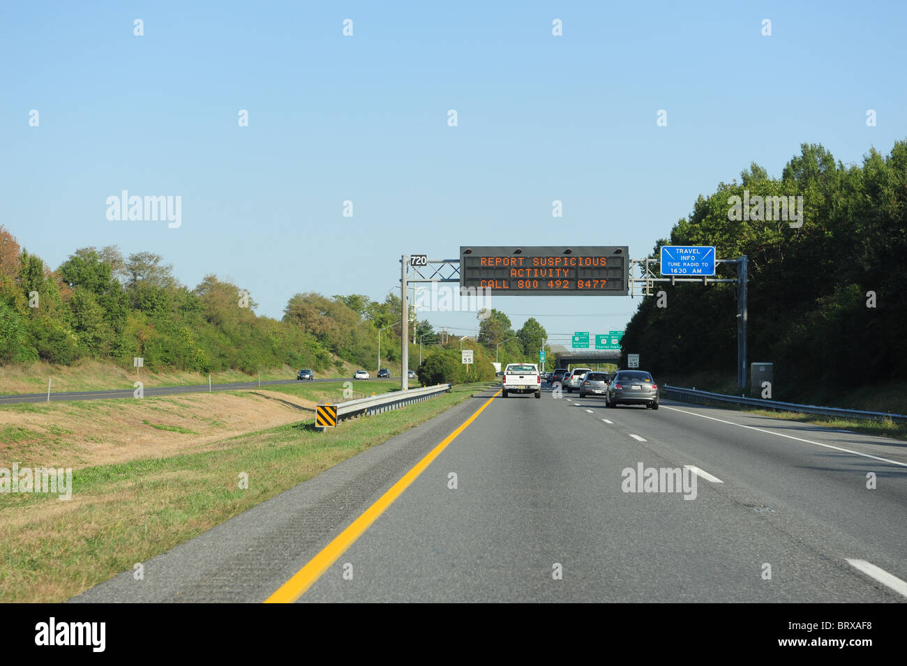 Homeland Security usa i terroristi un cartello di segnalazione sull'autostrada - Relazione di attività sospette Foto Stock