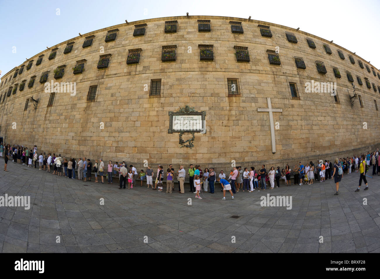 Grande folla di turisti a Santiago de Compostela come visto con una lente fish-eye Foto Stock