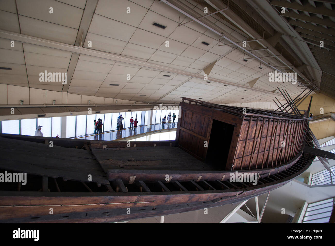Il Khufu solare nave chiatta Museum di Giza in Egitto. Foto Stock