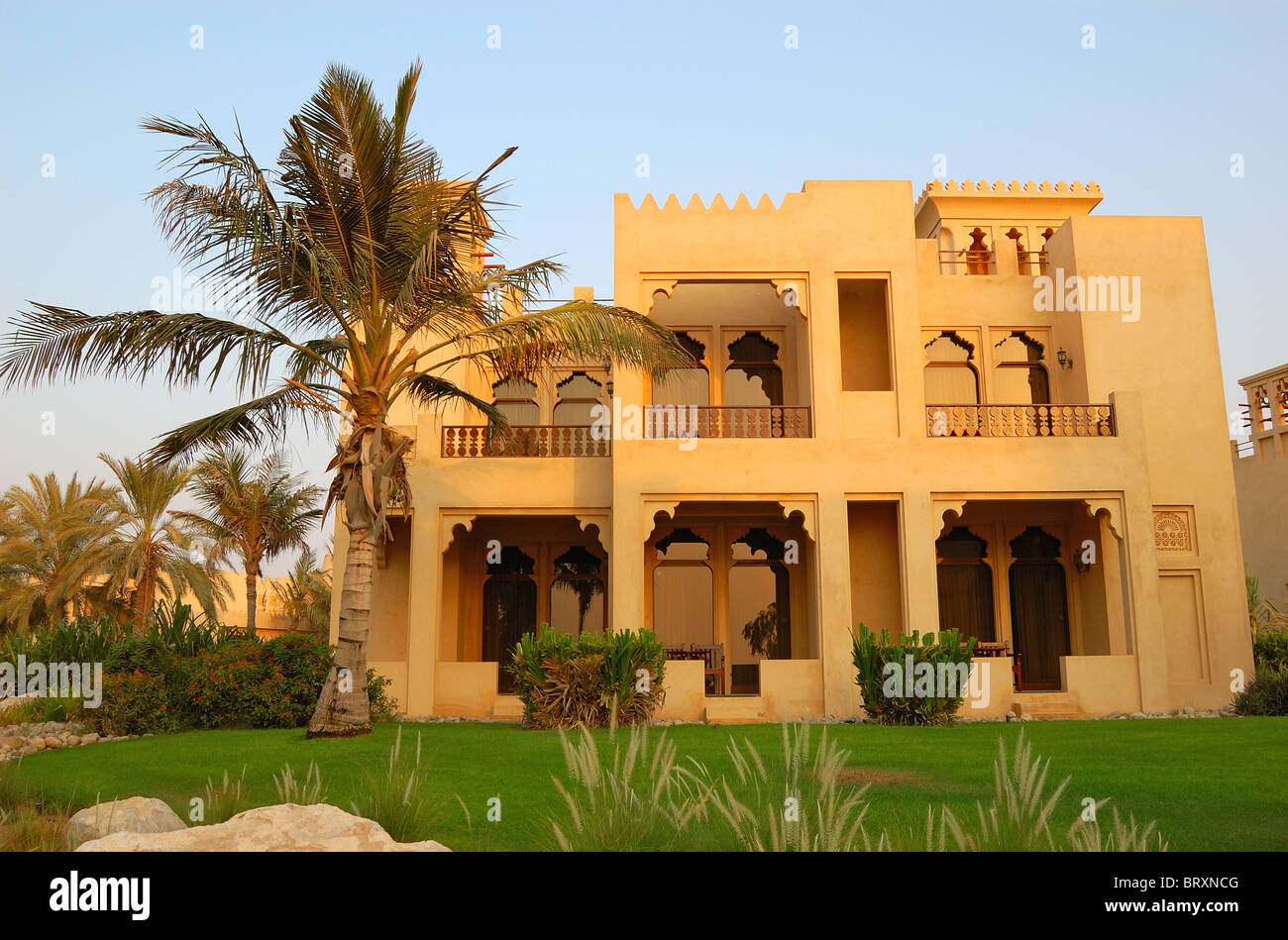 Stile Arabo villa e palm in un lussuoso hotel di Dubai, Emirati arabi uniti Foto Stock