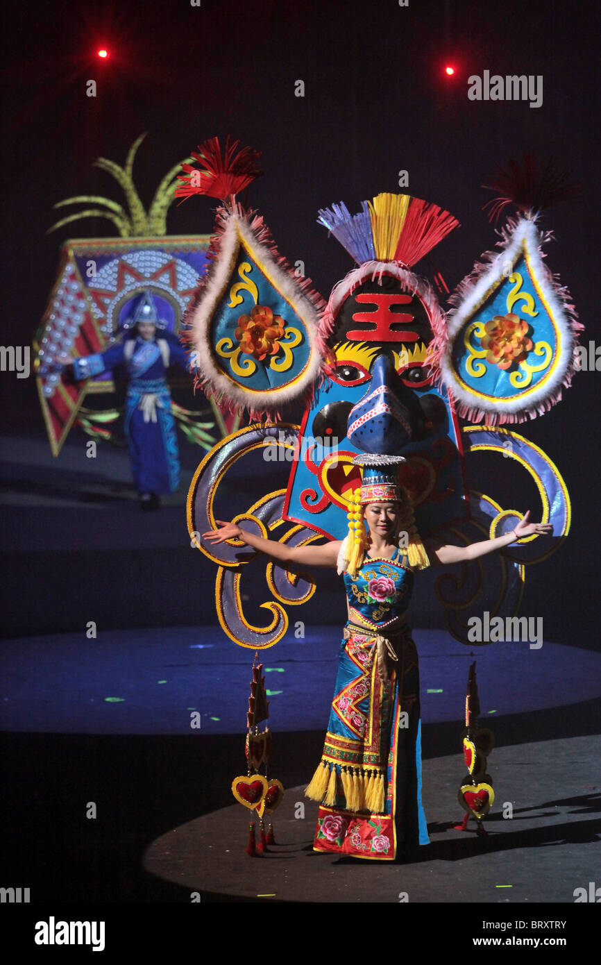 TROUPE di artisti cinesi, CIRQUE PHENIX, Pelouse De Reuilly, Parigi 12esimo arrondissement Foto Stock