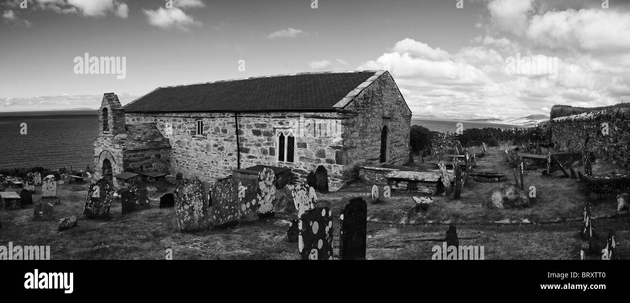 Una chiesa normanna sulla costa gallese Foto Stock