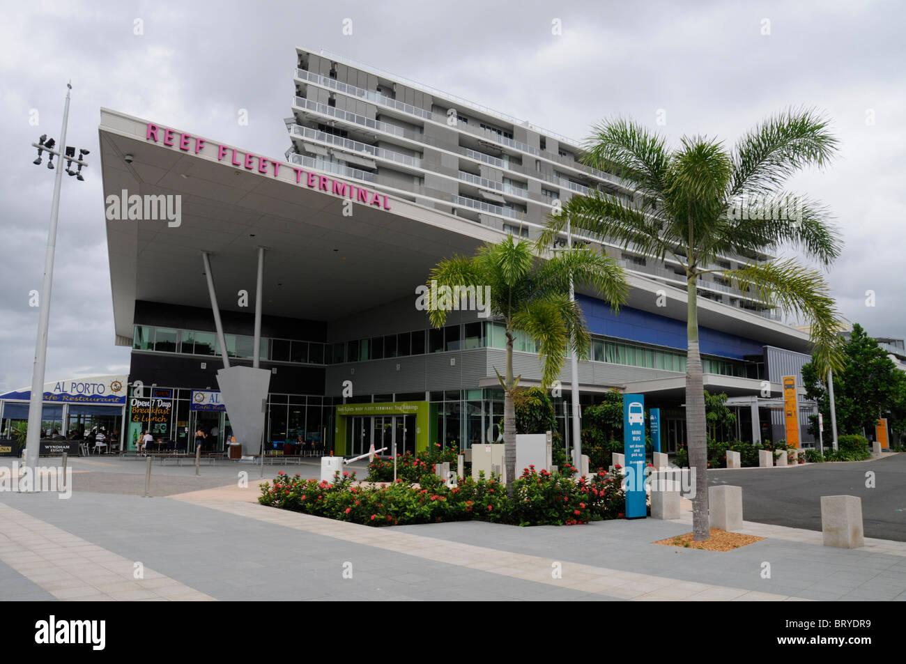 Il Reef Terminal e' dove i passeggeri acquistano i loro biglietti per le escursioni alla Grande barriera Corallina al largo della costa di Cairns nel Queensland Settentrionale, Australi Foto Stock