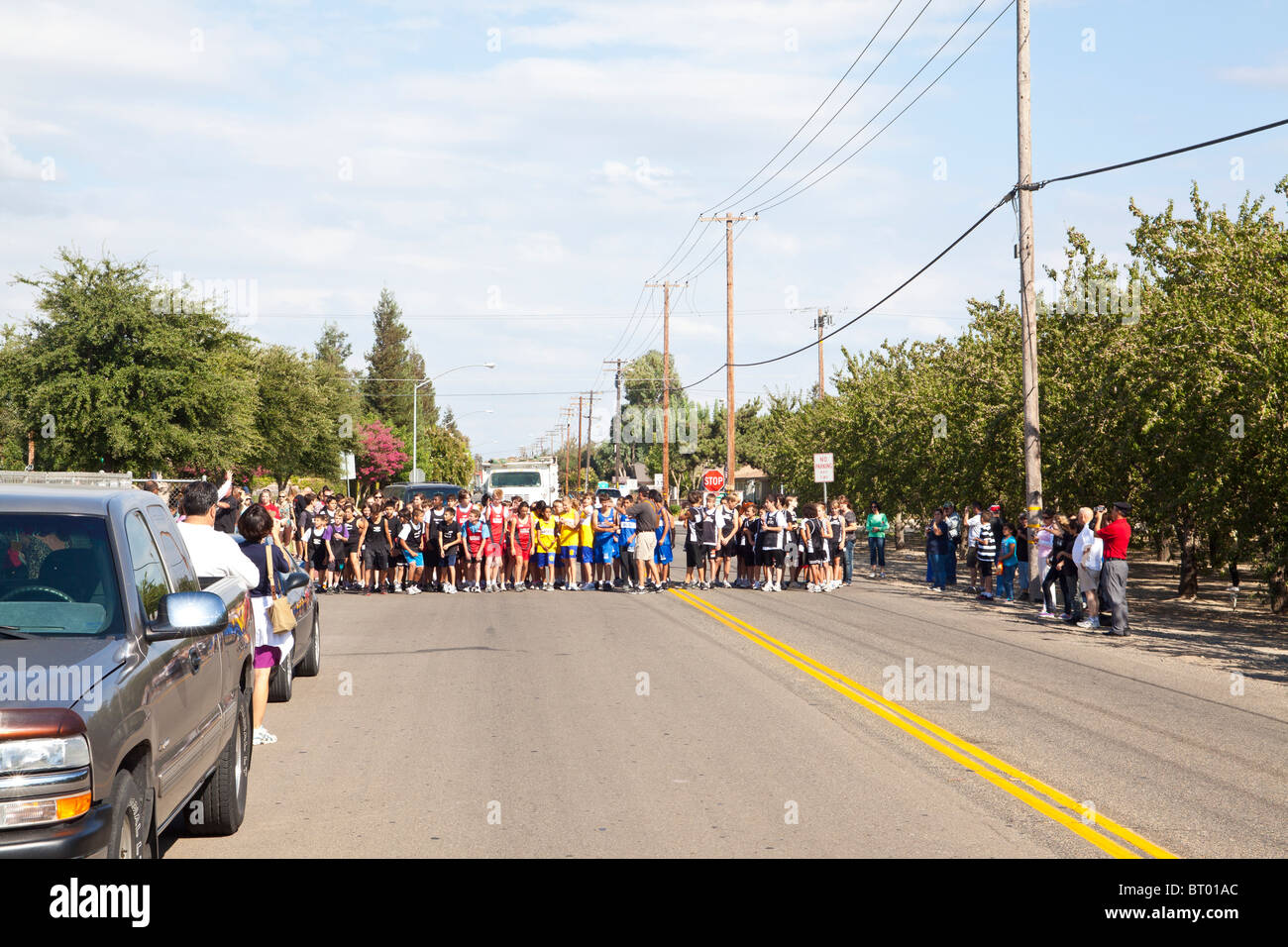 Uno studente, multi livello, cross country gara in una scuola media in Salida California Foto Stock