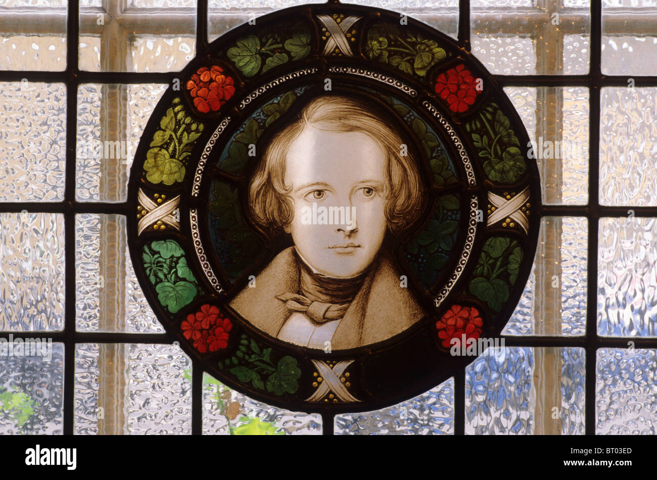 Dickens ritratto, vetro colorato nella finestra roundel Charles Dickens House, Doughty Street, Londra, giovane uomo ritratti windows Foto Stock