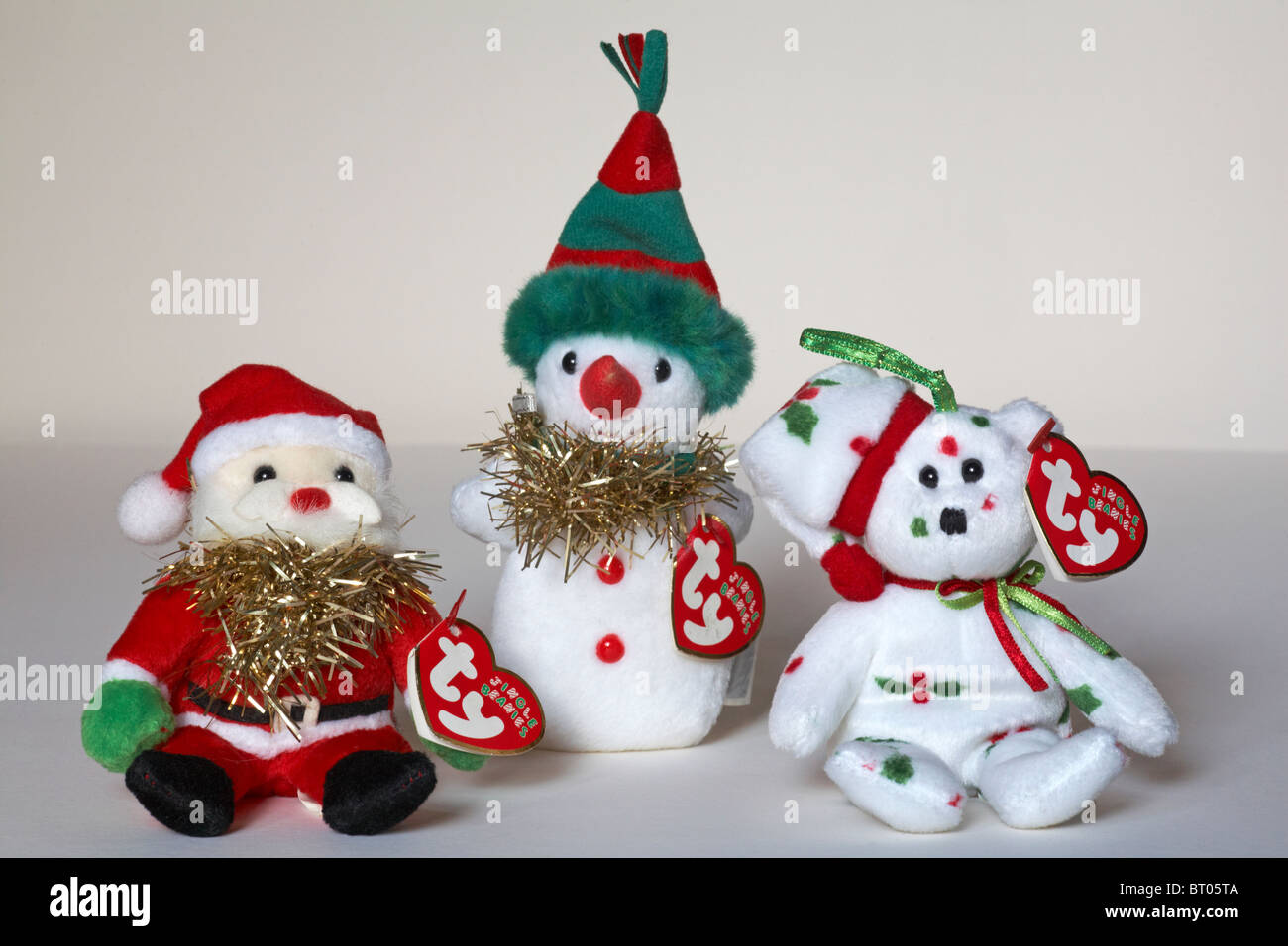 Il trio di Ty jingle berretti per Natale isolato su sfondo bianco Foto  stock - Alamy