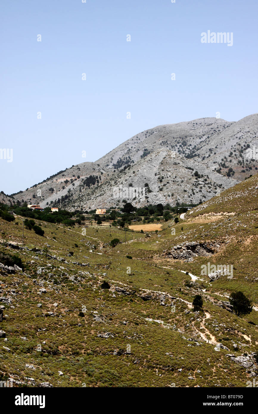 La pedemontana del Lefka Ori, montagne bianche a IMBROSS sull'isola greca di creta. Foto Stock
