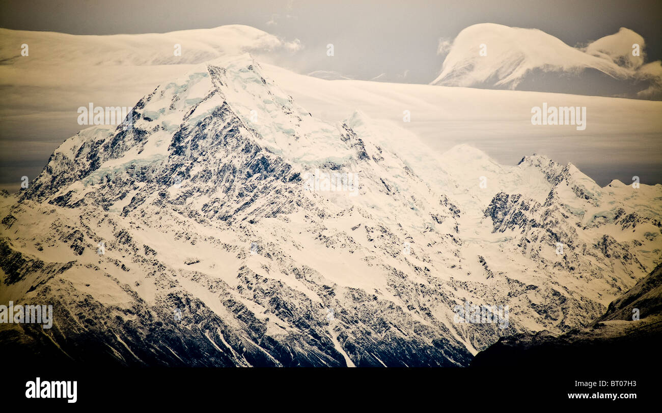 Il picco più alto in Australasia, Mt Cook, drapped in pittorica di luce a sopraggitto Foto Stock