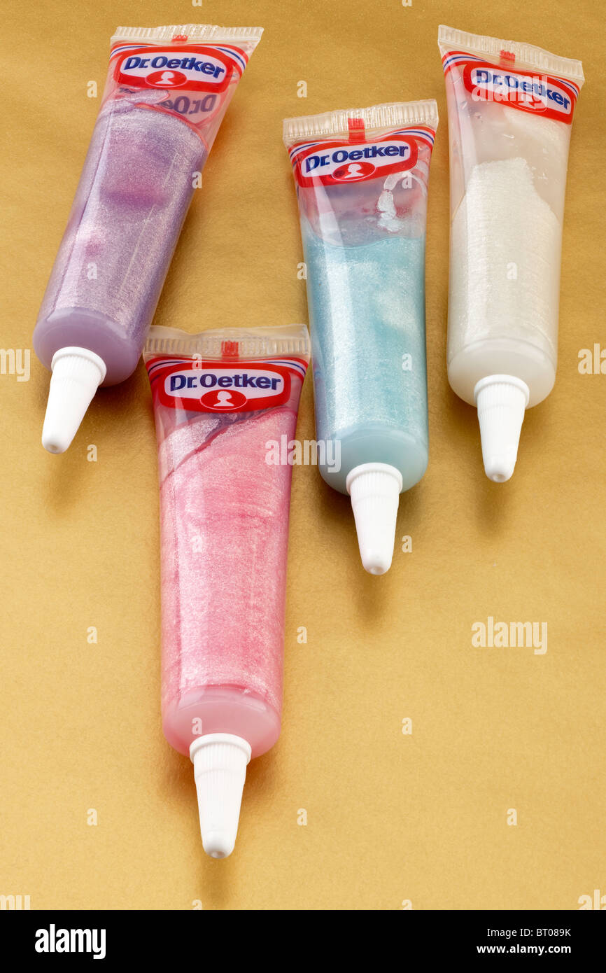 Quattro tubi di plastica del DR Oetker couloured gel glassa Foto Stock