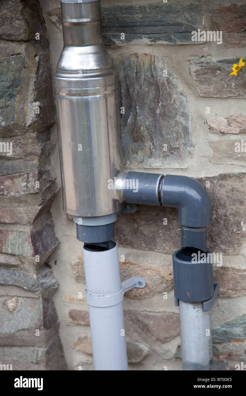 Wisey acciaio inossidabile acqua di pioggia del deviatore e filtro installato nel Regno Unito della parte iniziale dello scarico Foto Stock
