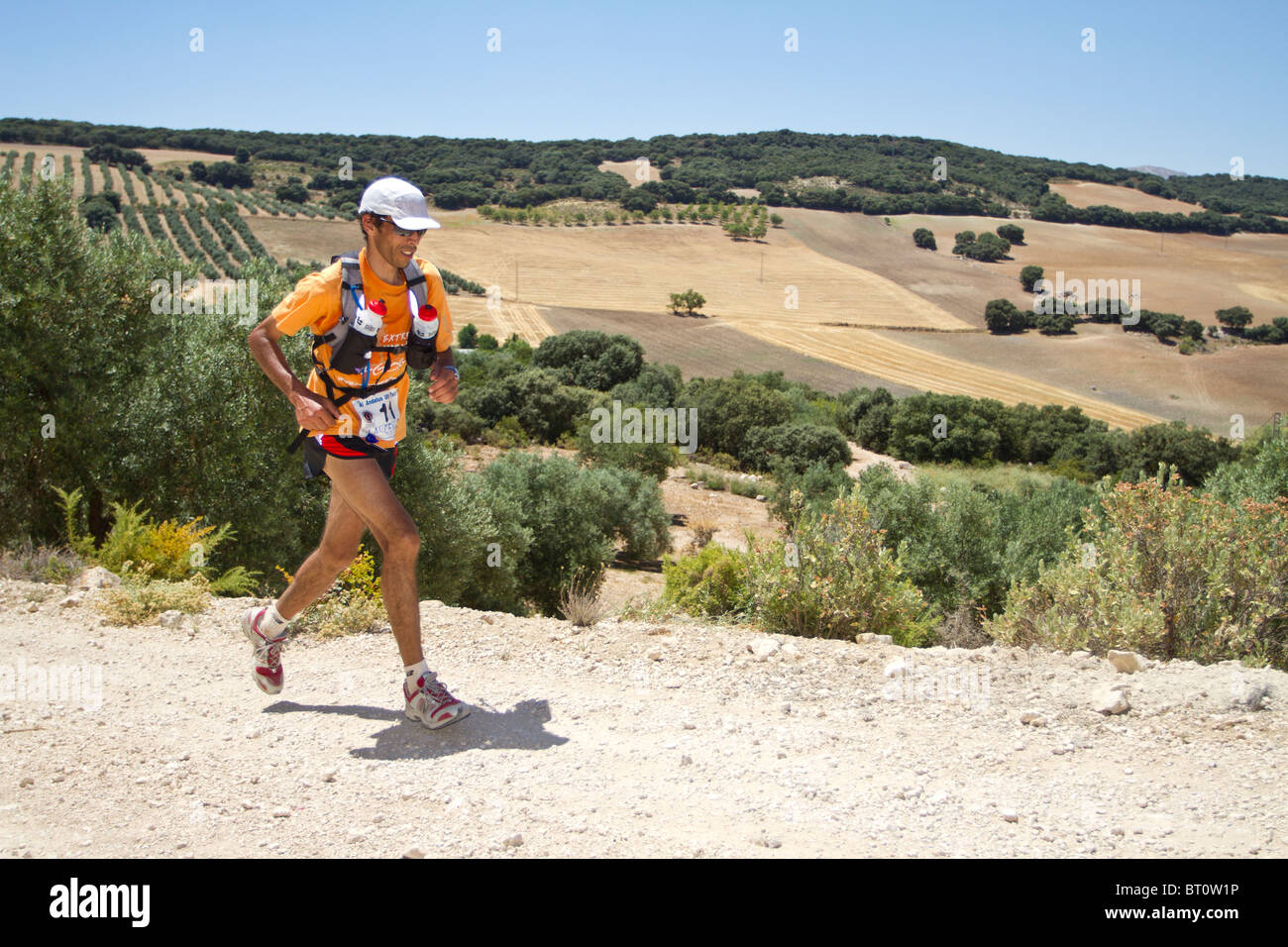 Extreme marocchino fondista Lahcen Ahansal, vincitore del 2010 Al Andalus Ultra Trail, Spagna. Foto Stock