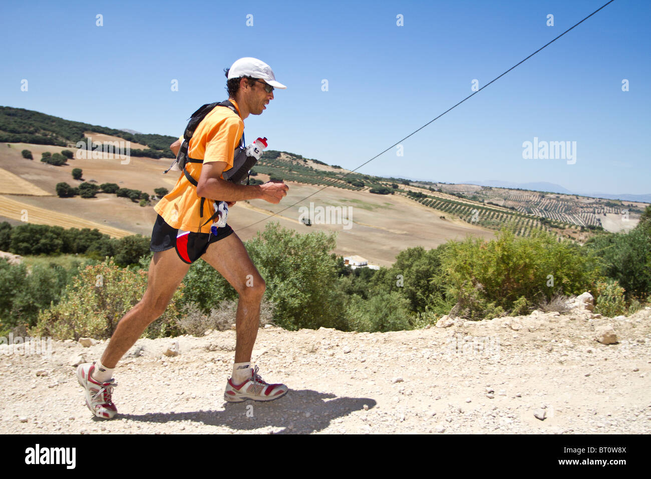 Extreme marocchino fondista Lahcen Ahansal, vincitore del 2010 Al Andalus Ultra Trail, Spagna. Foto Stock