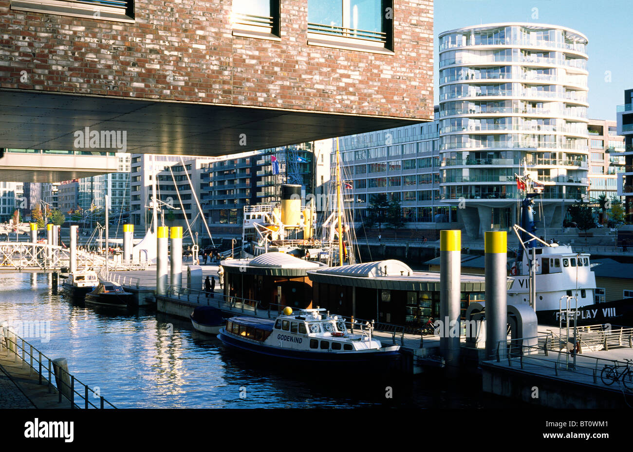 Nuovo Traditionsschiffhafen (Museo Porto) a Sandtorhafen in Amburgo, Hafencity. Foto Stock