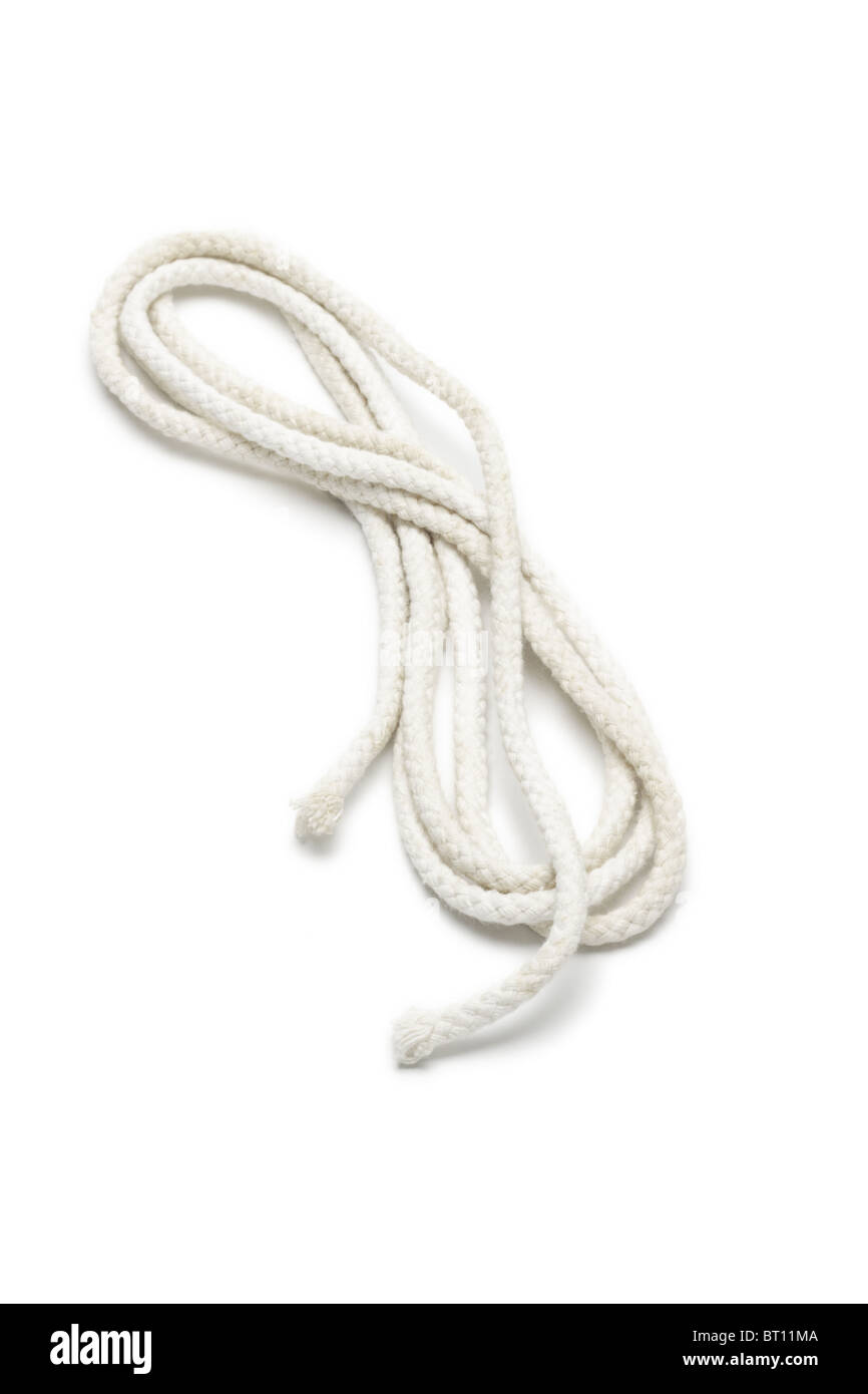 Bobina di corda bianca su sfondo isolato Foto Stock