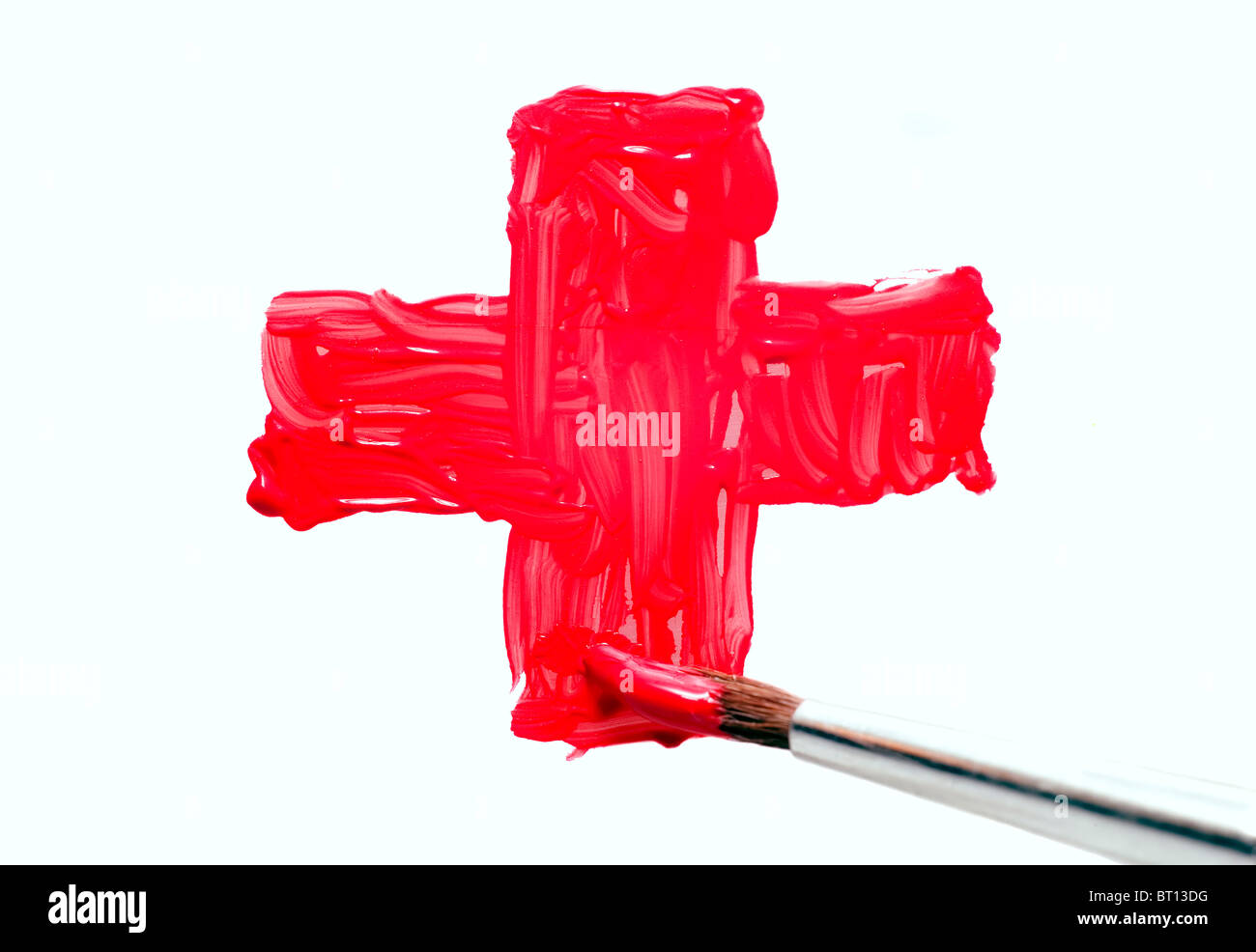 Vi è una croce rossa dipinta con spazzola Foto Stock