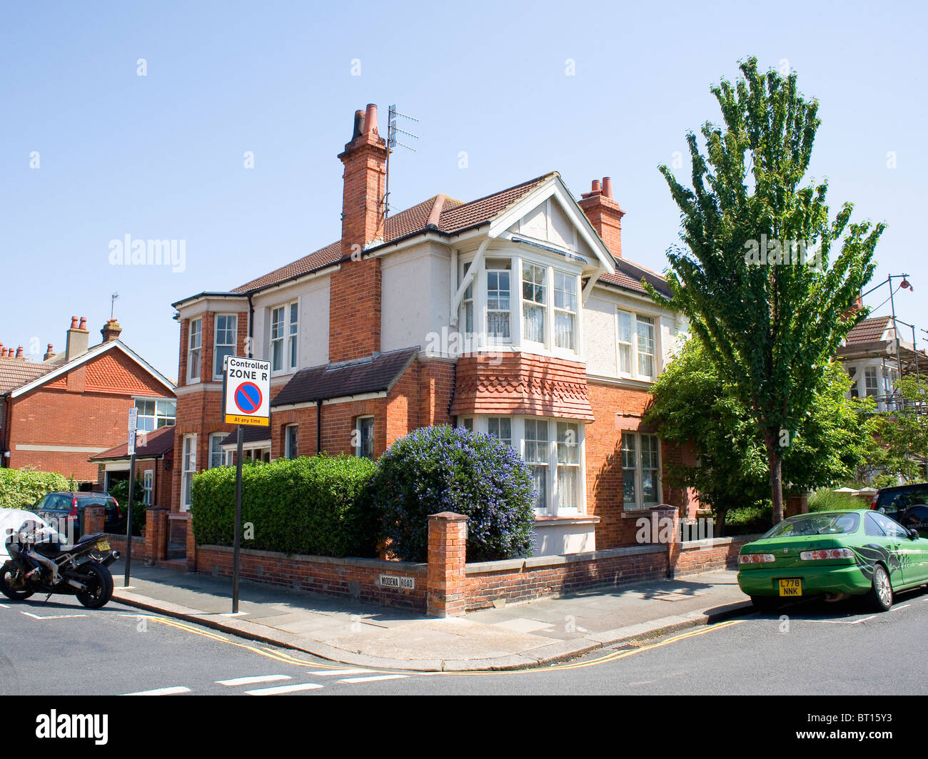 Grande tradizionale staccato Edwardian town-house sul grafico ad angolo Foto Stock
