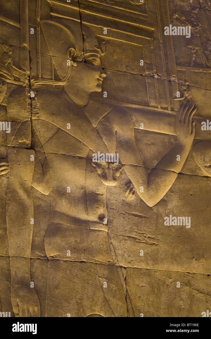 Horus di Edfu Egitto Temple geroglifici 'vecchio rudere' Faraone in pietra scultura in pietra antichità 'cultura egizia antica decorazione" Foto Stock