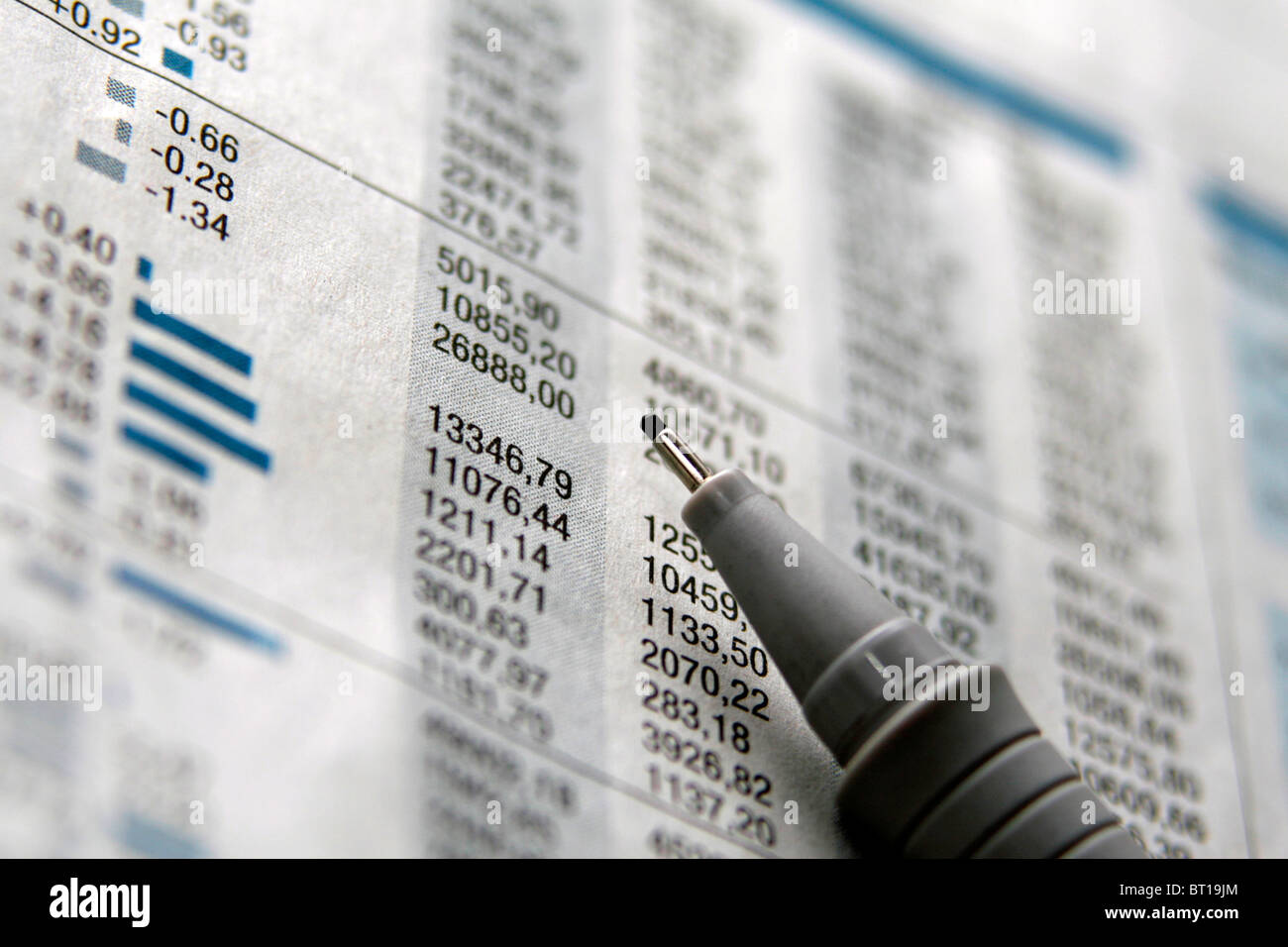 Giornale stock informazioni contrassegnate con la matita Foto Stock