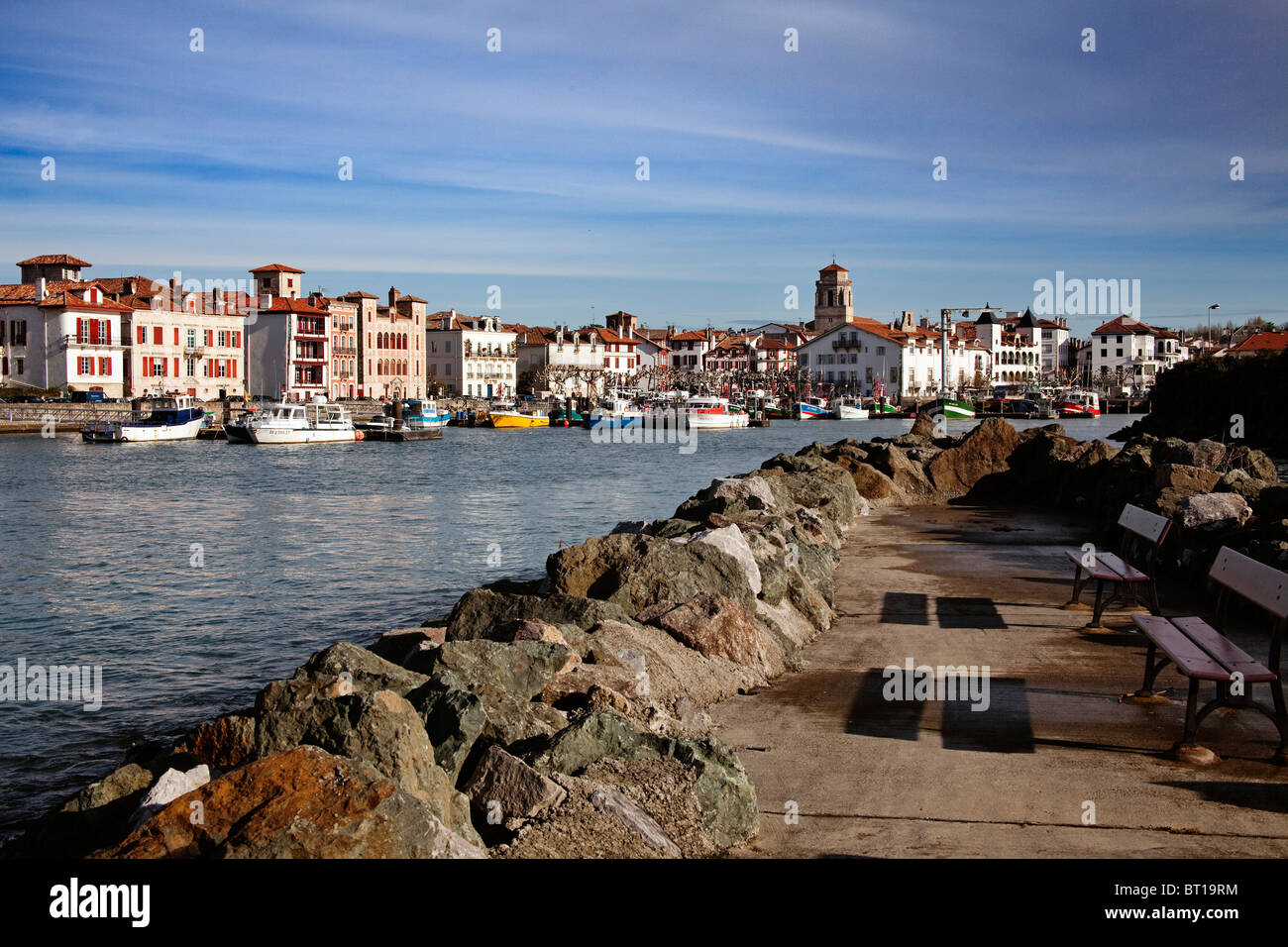Puerto de San Juan de Luz Pais Vasco Frances Francia Porto di San Juan de Luz Francia Paesi Baschi francesi Foto Stock