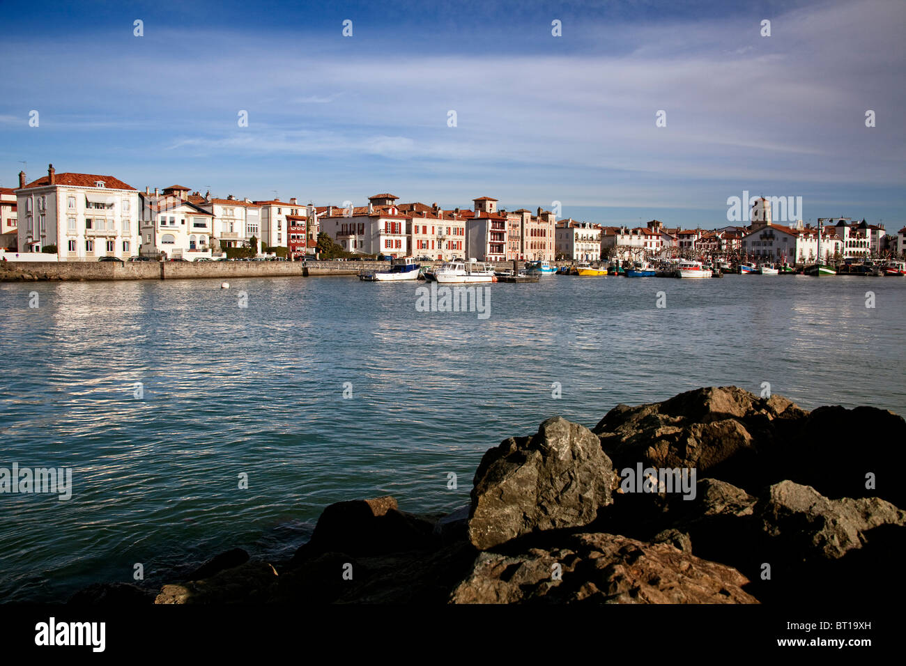 Puerto de San Juan de Luz Pais Vasco Frances Francia Porto di San Juan de Luz Francia Paesi Baschi francesi Foto Stock