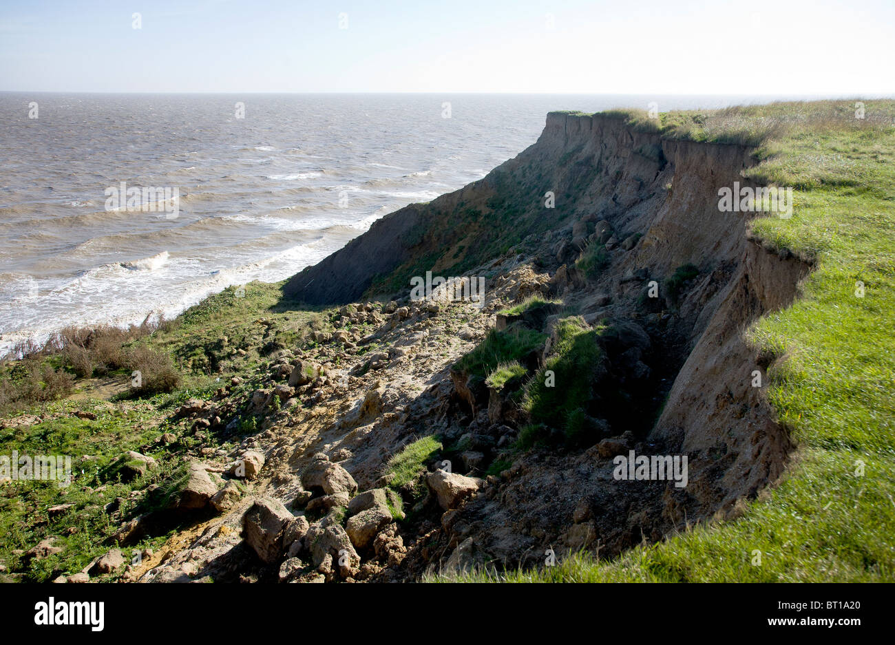 Erosione costiera sulla costa orientale dell'Inghilterra Foto Stock