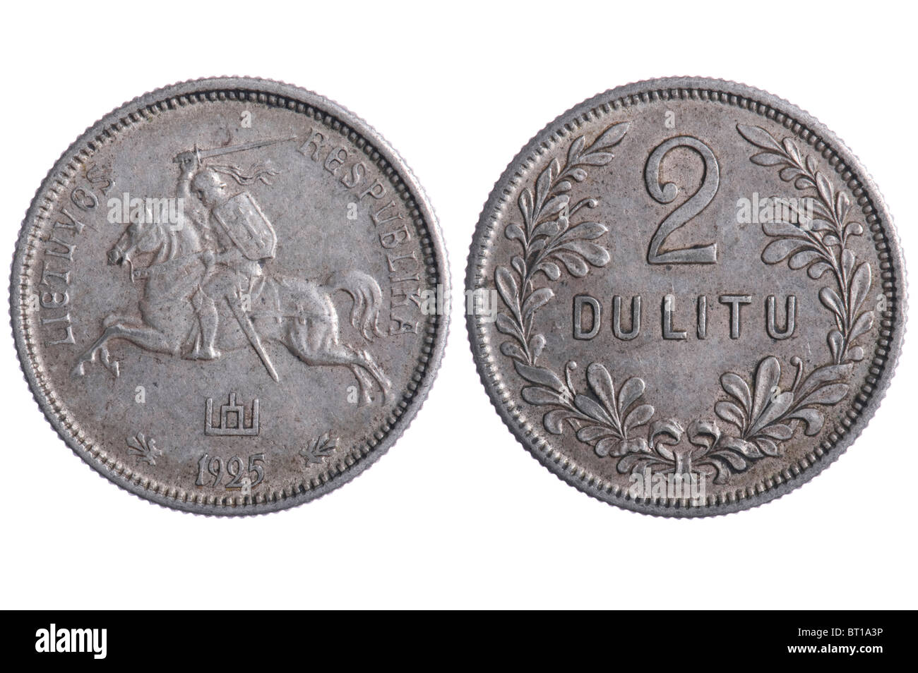 Oggetto su bianco - Lituania monete close up Foto Stock