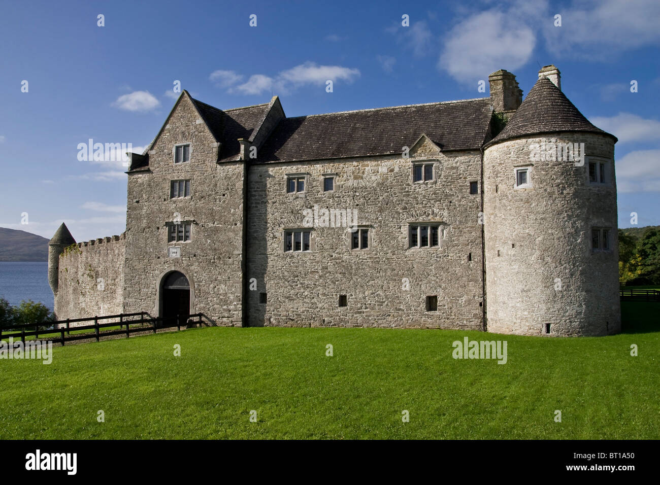 Il Castello di Parkes, Irlanda. Un diciassettesimo secolo maniero fortificato di casa che è stata recentemente restaurata. Foto Stock
