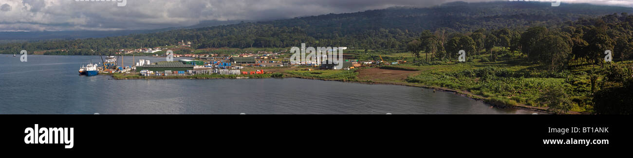 Panorama su Luba Freeport e Harbour, isola di Bioko, Guinea Equatoriale, Africa centrale. Foto Stock