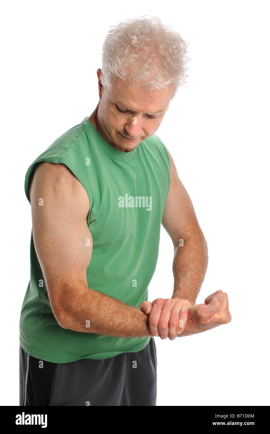 Uomo maturo braccio di flessione isolate su sfondo bianco Foto Stock