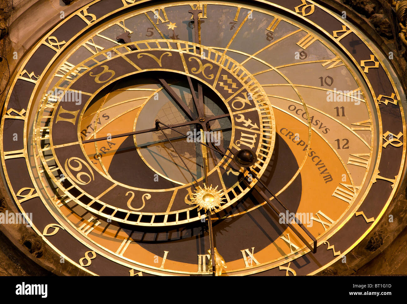 Praga - dettaglio della torre-orologio Foto Stock