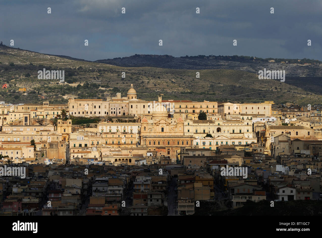 Noto. Sicilia. L'Italia. Vista del XVII C città barocca di Noto. Foto Stock