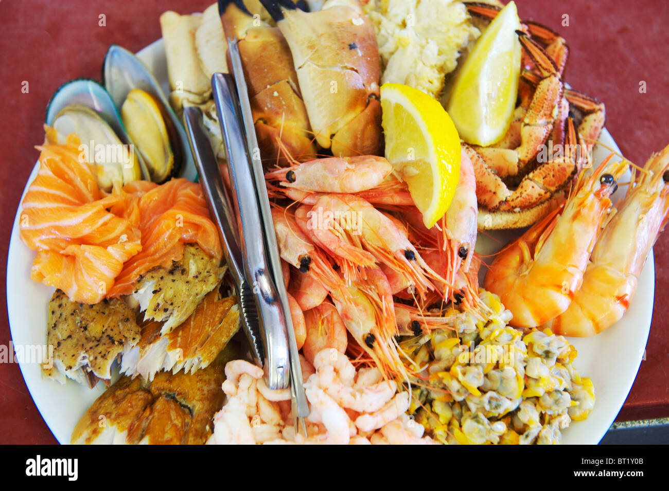 Piatti a base di frutti di mare freschi piatto pronto per essere servito Foto Stock