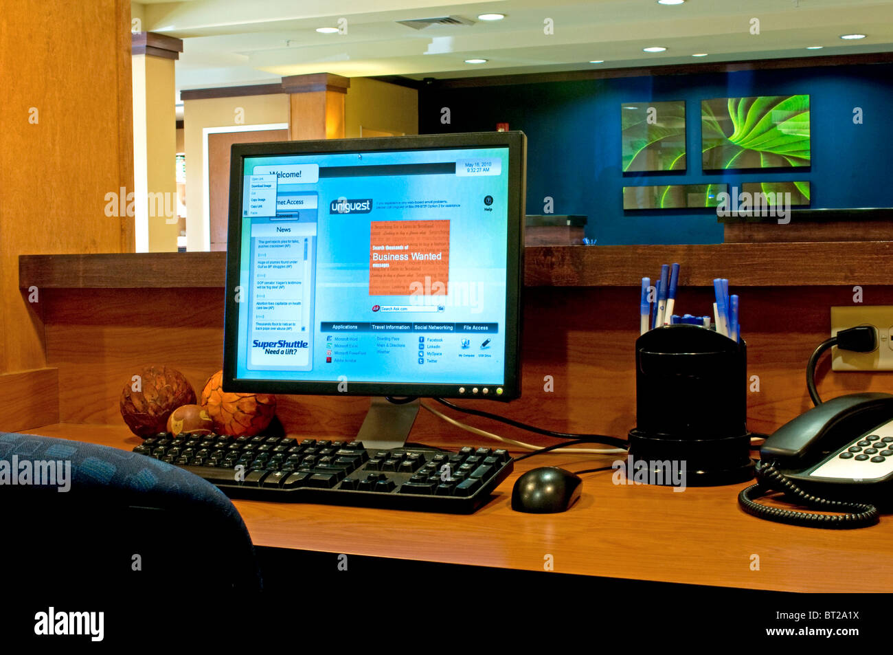 Interno della hall con computer business center Foto Stock