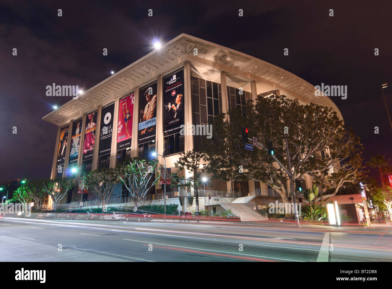 Il Dorothy Chandler Pavilion, parte del Los Angeles Music Center si trova nel centro cittadino di Los Angeles. Foto Stock