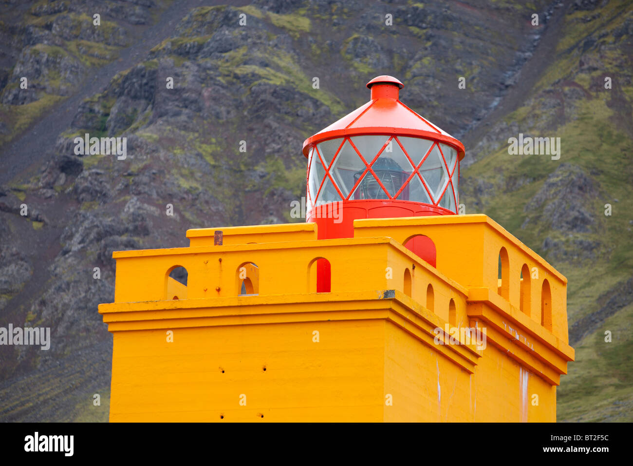 Un telecomando faro Saudanes, vicino a Siglufjörður Affitto in Icelands lontano nord, appena a sud del Circolo Polare Artico. Foto Stock