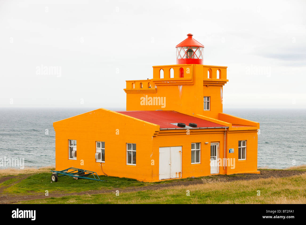 Un telecomando faro Saudanes, vicino a Siglufjörður Affitto in Icelands lontano nord, appena a sud del Circolo Polare Artico. Foto Stock