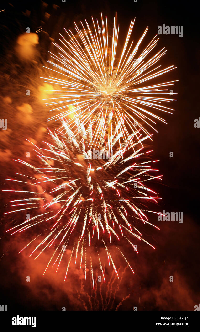 Coloratissimi fuochi d'artificio arte astratta sfondo Foto Stock