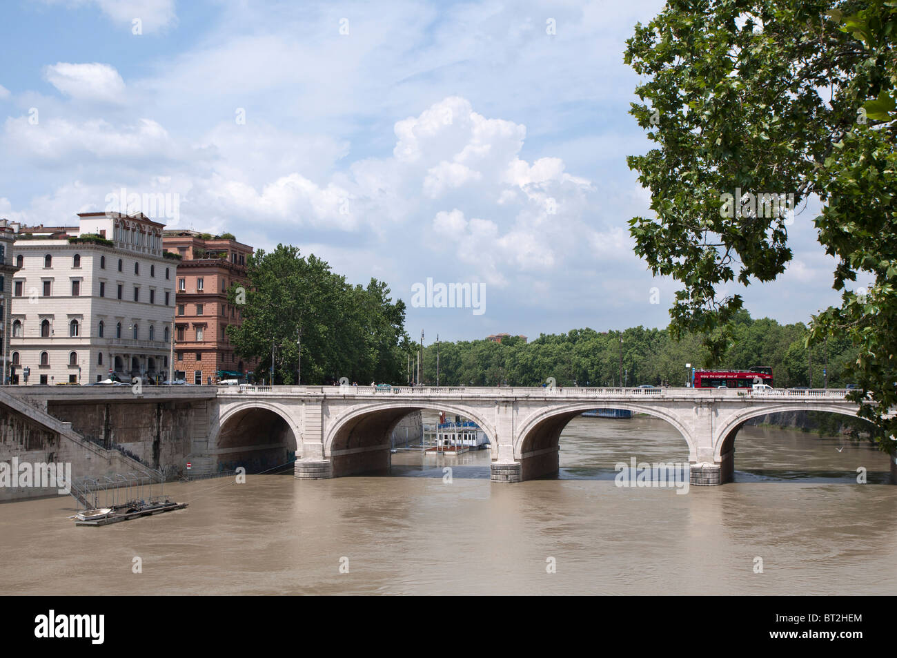 Fiume Tevere (Umberto I bridge) - Roma, Italia Foto Stock