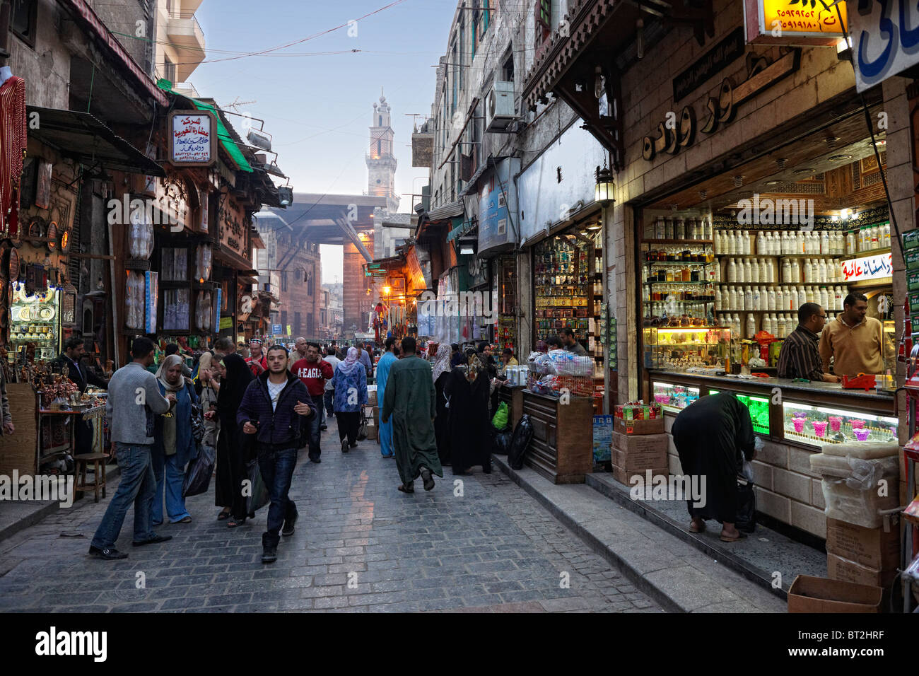 Mercato di profumo, Khan al Khalili Bazar del Cairo in Egitto, in Arabia, in Africa Foto Stock