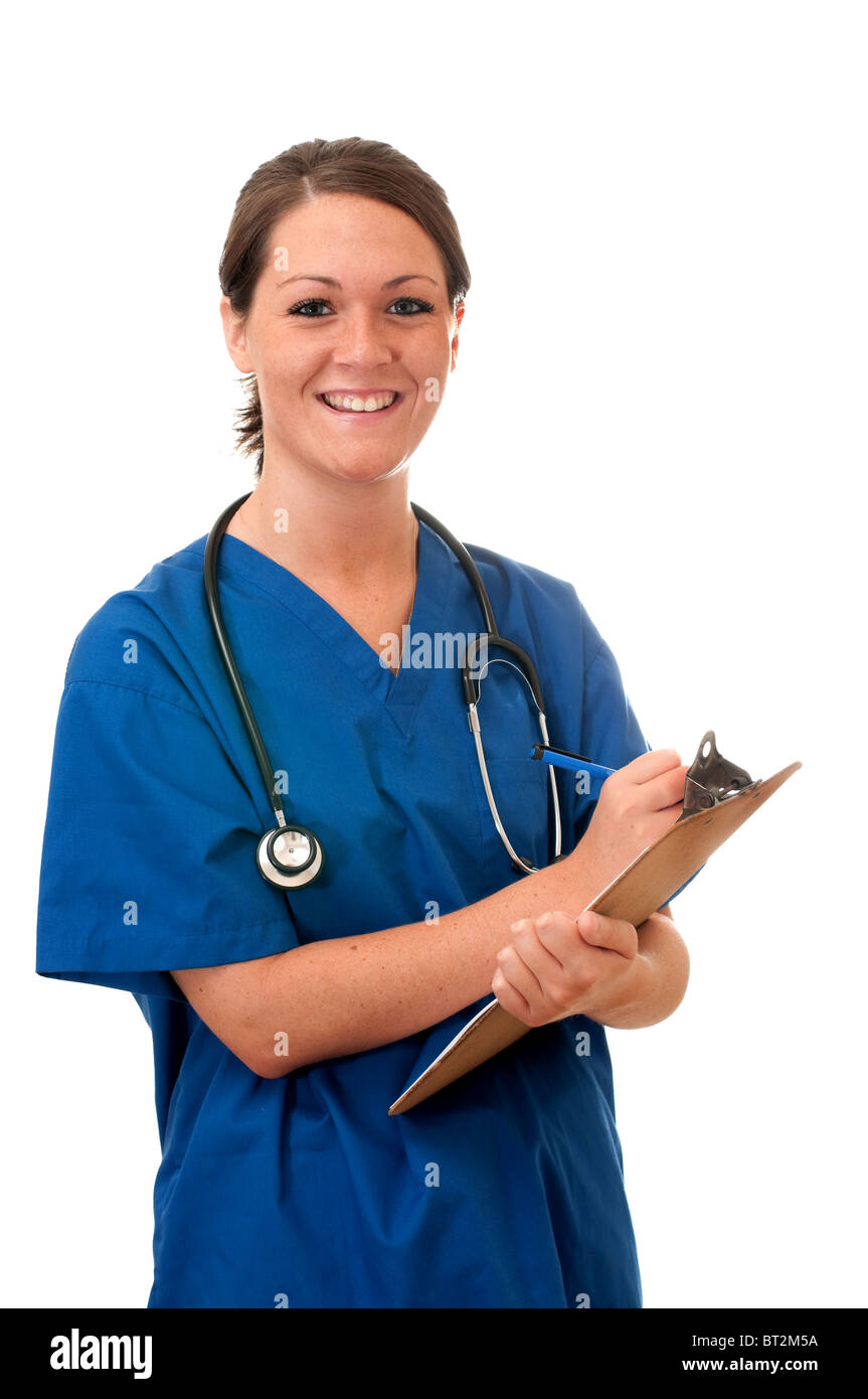Infermiera femmina con uno stetoscopio e appunti isolati su sfondo bianco. Foto Stock
