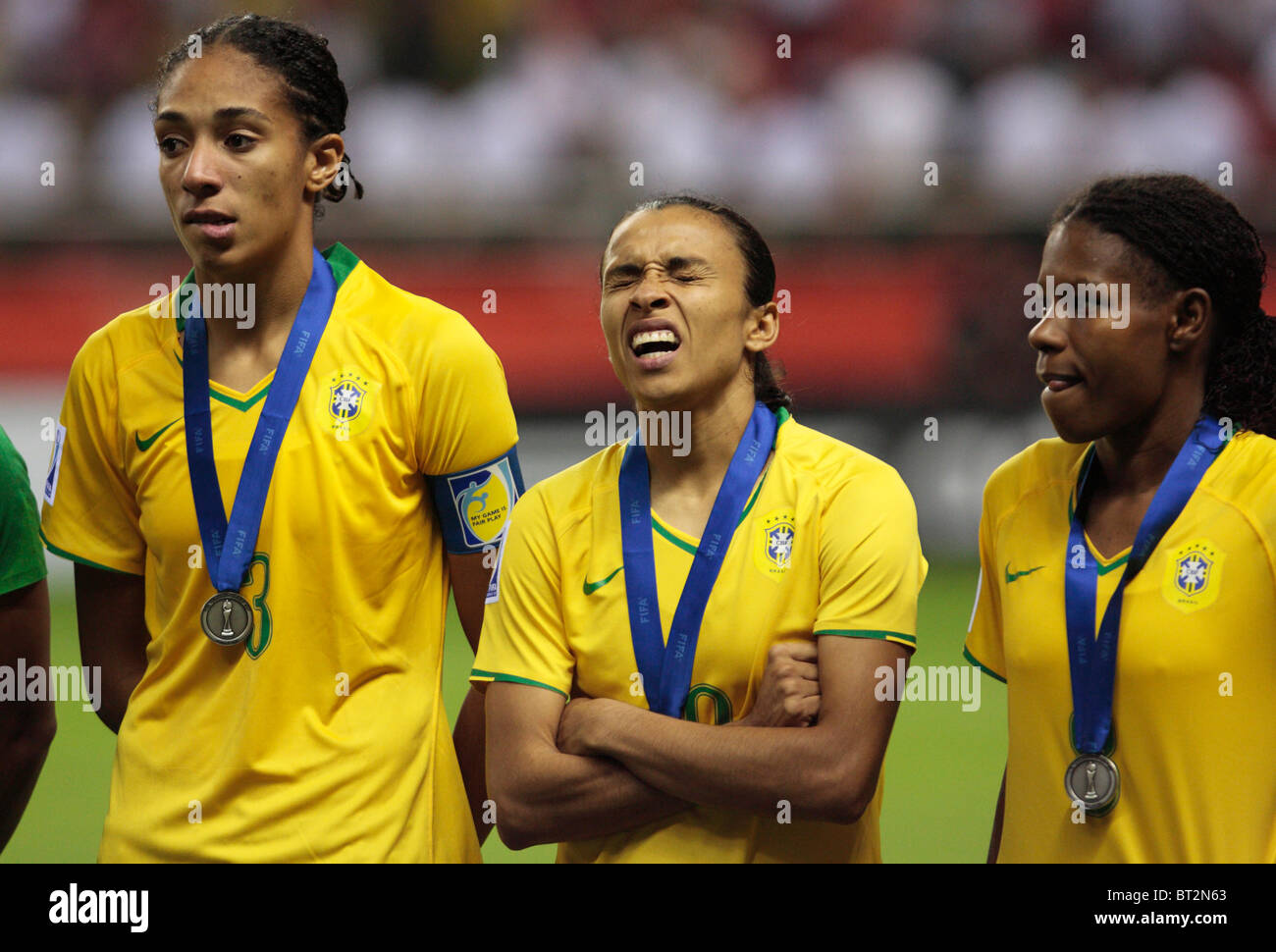 Marta del Brasile smorfie durante la cerimonia di premiazione che si terrà dopo il Brasile è stato sconfitto dalla Germania nel 2007 Coppa del Mondo Donne finale. Foto Stock